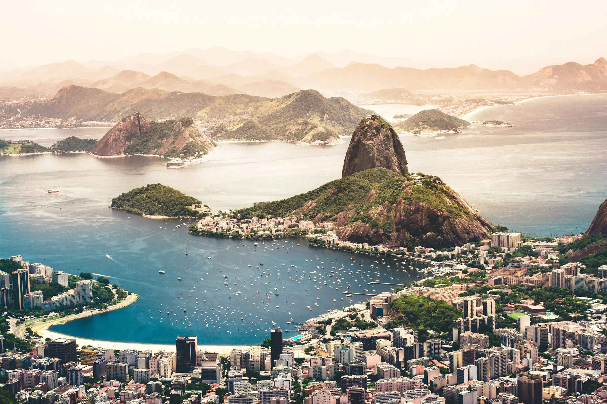 Vue aérienne de Rio de Janeiro et du Pain de Sucre