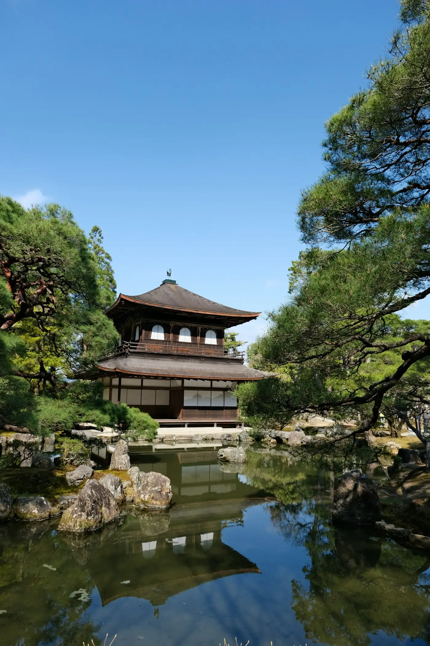 Le Pavillon d'Argent du Ginkaku-ji au bord de son étang